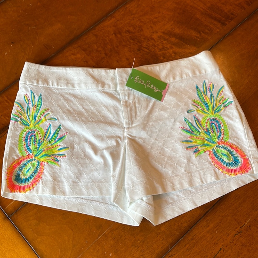 Never worn Lilly Pulitzer shorts with beaded application.